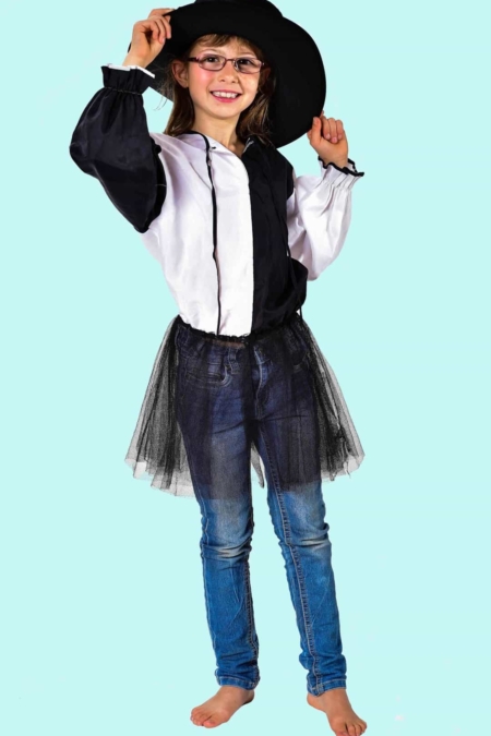 Kostüm Halloween Hexe Gr. 134 für Kinder. Zubehör inklusive – Chemnitzer Kostümverleih. Black and white Hexchen. 12,- € für vier Tage. H-33