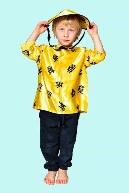 Kostüm Gelber Chinese Gr. 120 für Kinder. 12,- € für vier Tage. Reich der Mitte. Zubehör inklusive. Chemnitzer Kostümverleih. W-5
