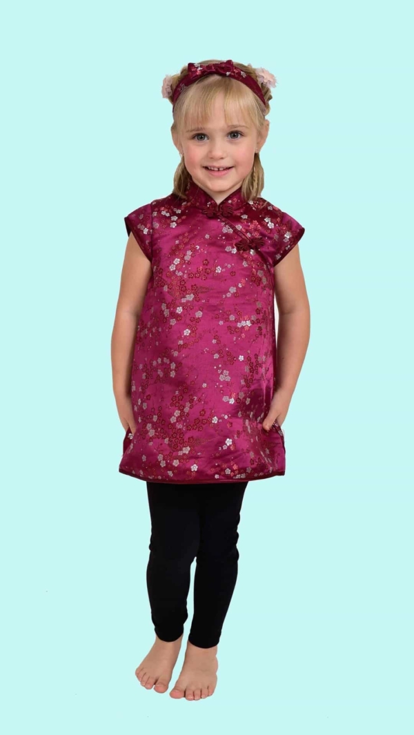 Kostüm Kleine Rote Chinesin Gr. 110 - für Kinder 9,- € für vier Tage. Zubehör inklusive. Chemnitzer Kostümverleih. W-3