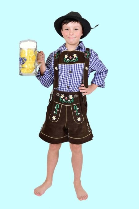 Kostüm Lederhose Sep O saft is Gr. 104 für Kinder. 13,- € für vier Tage. Zubehör inklusive. Chemnitzer Kostümverleih. W-14a