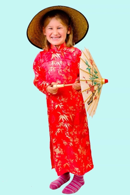 Kostüm Rotes Chinesen Kleid Gr. 120 - für Kinder 12,- € für vier Tage. Zubehör inklusive. Chemnitzer Kostümverleih. W-6