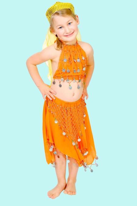 Kostüm orange Bauchtänzerin Gr. 134 für Kinder. 14,- € für vier Tage. Zubehör inklusive. Chemnitzer Kostümverleih. W-26