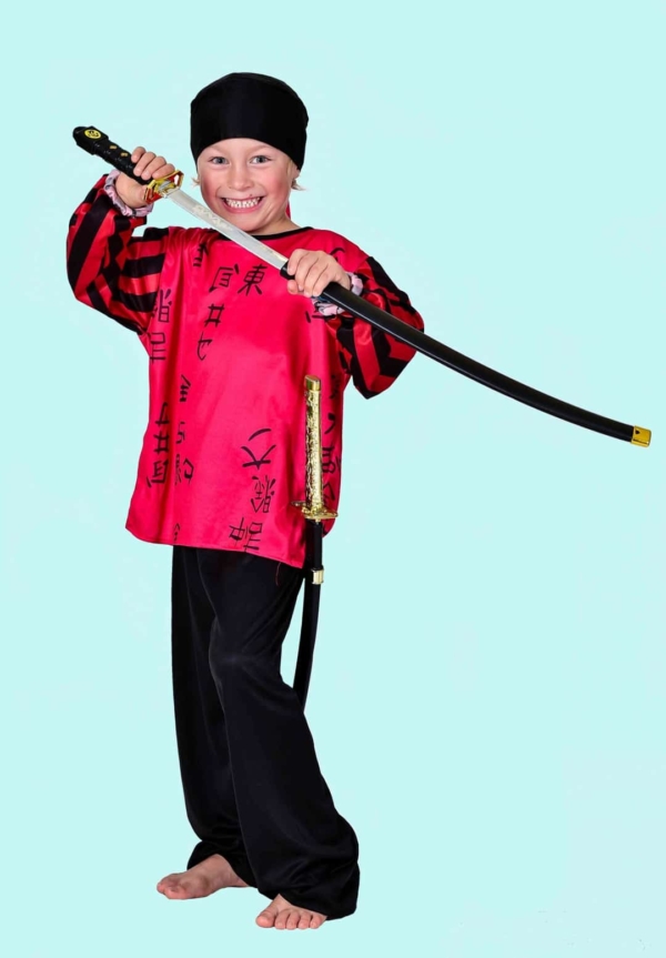 Kostüm roter Samurai Gr. 140 für Kinder. 13,- € für vier Tage. Zubehör inkl. W-31- Chemnitzer Kostümverleih