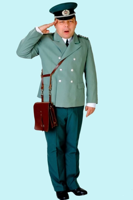 Kostüm Abschnittsbevollmächtigter ABV VoPo DDR Gr. XL für Erwachsene. 31,- € für vier Tage. Zubehör inklusive. Chemnitzer Kostümverleih B-52