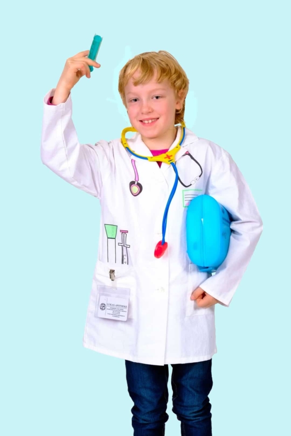 Kostüm Assistenzarzt Oskar Gr. 134 für Kinder. 11,- € für vier Tage. Zubehör inklusive. Chemnitzer Kostümverleih B-18