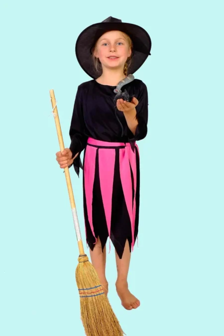 Kostüm Hexe Gr. 104 bis 134 für Kinder. 12,- € für vier Tage. Zubehör inklusive - Chemnitzer Kostümverleih  - 12,- € für vier Tage. Kostüm Hexe Kehricht fein H-5
