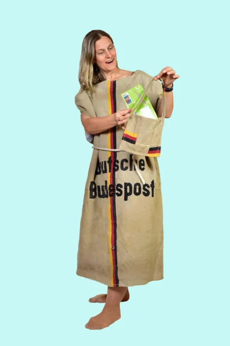 Kostüm Bundespost alter Sack Gr. bis zur einer Tonne für Erwachsene. 17,- € für vier Tage. Zubehör inklusive. Chemnitzer Kostümverleih. F-92