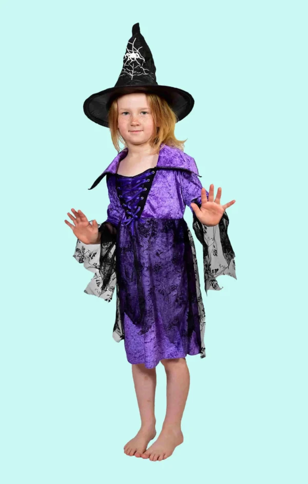 Kostüm lila Hexe Gr. 128 für Kinder. 12,- € für vier Tage. Zubehör inklusive - Chemnitzer Kostümverleih  - 12,- € für vier Tage. Kostüm Hexe Kehricht fein H-7