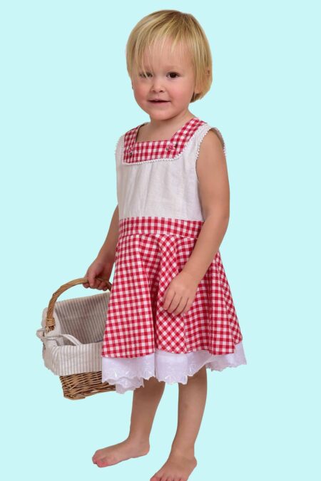Kostüm Dirndl rotkarierte Heidi Gr. 110 für Kinder. 12,- € für vier Tage. Zubehör inklusive. Chemnitzer Kostümverleih F-5